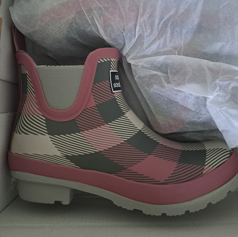 NWT Simply Southern Rain Boots
